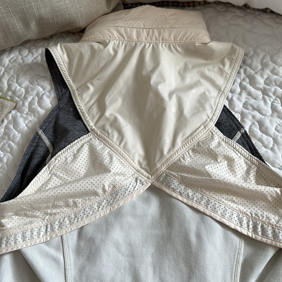 Lululemon Kanto Catch Me Vest
Angel Wing / Ghost Dot Embossed Angel Wing - Picture 5 of 7